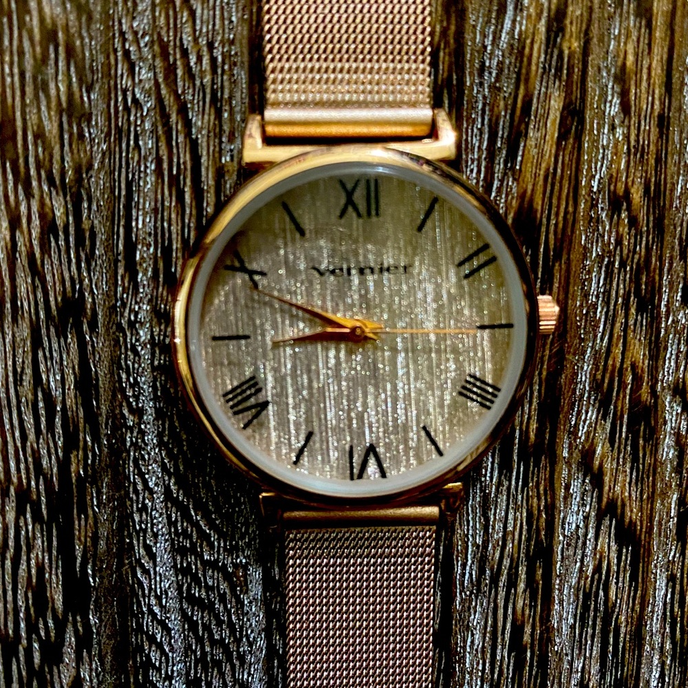 Vernier rose gold sparkly watch. NWOT.